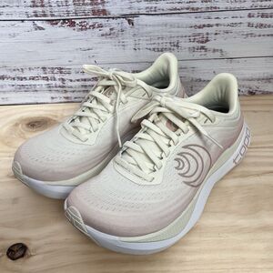 Topo Athletic Aura Womens Size 7 Cream Rose 5mm Drop Road Running Shoes Sneakers